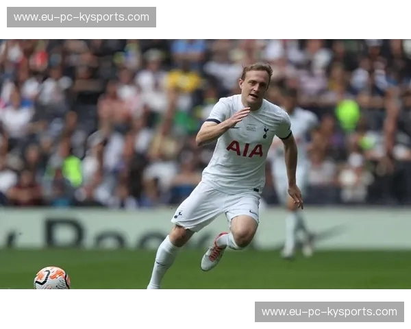 绿茵场上的荣耀之战:巴塞罗那与希腊人竞技的史诗对决 绿茵场上的荣耀之战:巴塞罗那与希腊人竞技的史诗对决